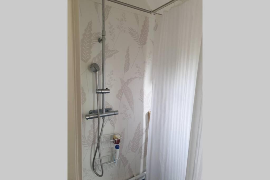 Gaeststuga I Vacker Natur, Bastu, Bubbelpool Sommartid Och Gratis Parkering Naera Ulricehamn Och Lassalyckan, Guesthouse With Nice View With Sauna And Free Parking Close To Dalsjoefors And Fishing Borås Exterior foto