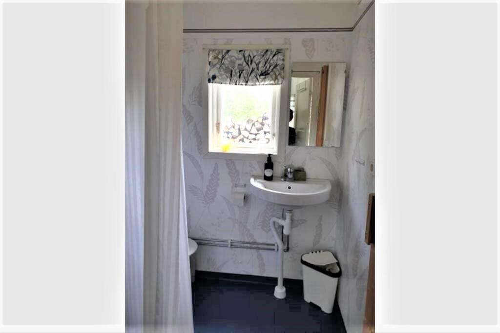 Gaeststuga I Vacker Natur, Bastu, Bubbelpool Sommartid Och Gratis Parkering Naera Ulricehamn Och Lassalyckan, Guesthouse With Nice View With Sauna And Free Parking Close To Dalsjoefors And Fishing Borås Exterior foto